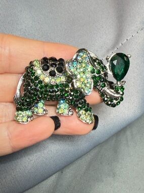 Elephant Brooch Pin Green Crystals and Rhinestones with Balloon Pin 2.25"